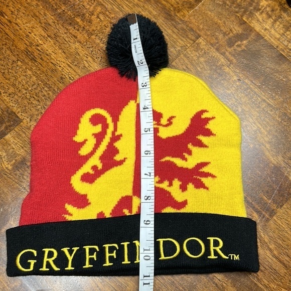 Gryffindor stocking cap nwot winter snow skiing Harry Potter hat. Universal hat - Picture 5 of 7